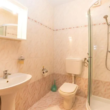 בית הארחה Glavan 63